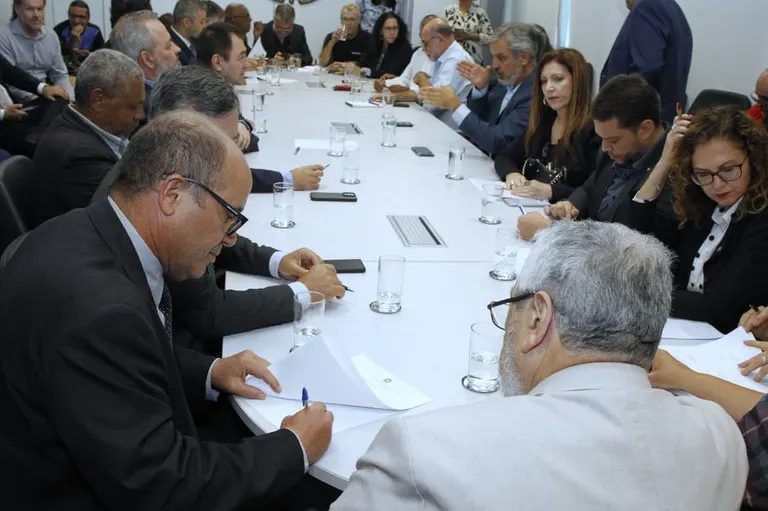 Concursos Federais: Benefícios dos servidores são reajustados pelo Governo! 1 Concursos Federais