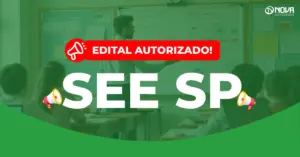 concurso-see-sp-professor-sala-aula-explicando-materia-no-quadro-branco