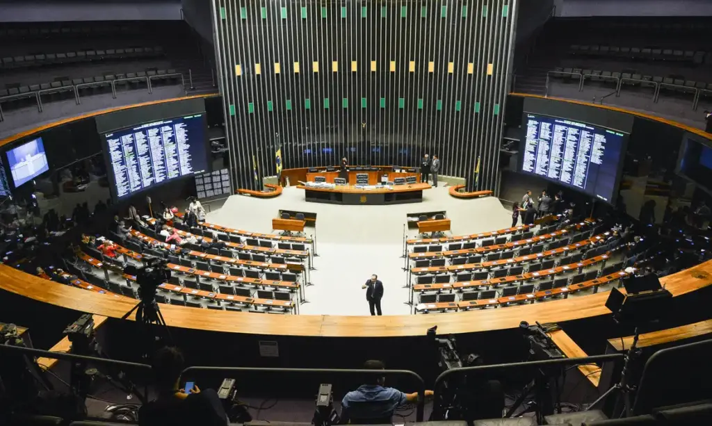 Concurso Câmara dos Deputados: 150 vagas, edital em setembro 1 Câmara dos Deputados anuncia concurso com mais de 150 vagas